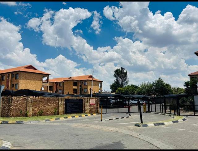 2 BEDROOM TOWNHOUSE FOR SALE IN CRUYWAGEN PARK